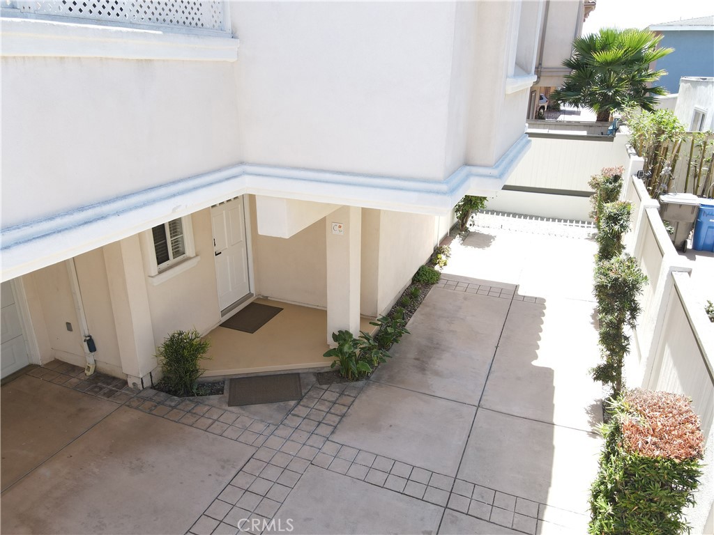 2514 Vanderbilt Lane C Property Photo 3