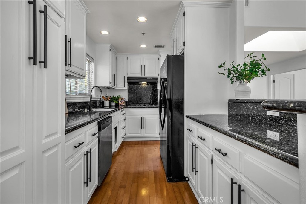 2514 Vanderbilt Lane C Property Photo 8