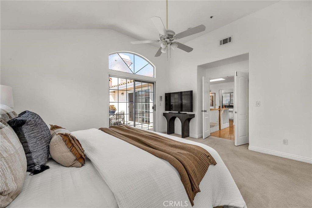 2514 Vanderbilt Lane C Property Photo 13
