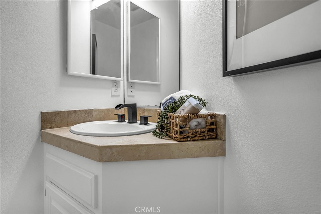 2514 Vanderbilt Lane C Property Photo 20