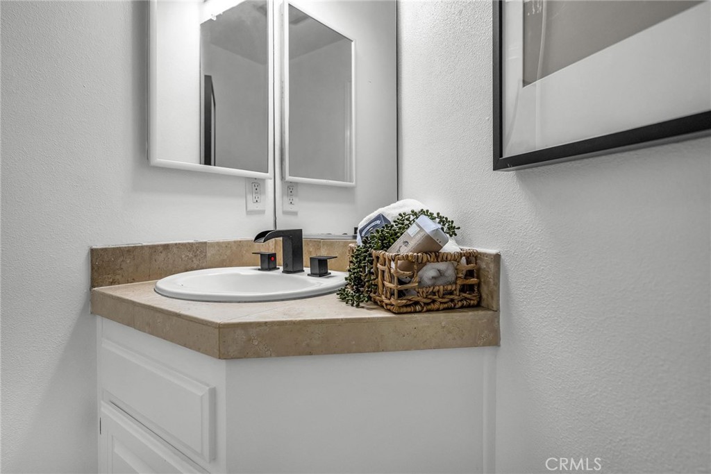 2514 Vanderbilt Lane C Property Photo 20