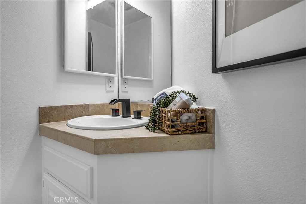 2514 Vanderbilt Lane C Property Photo 23