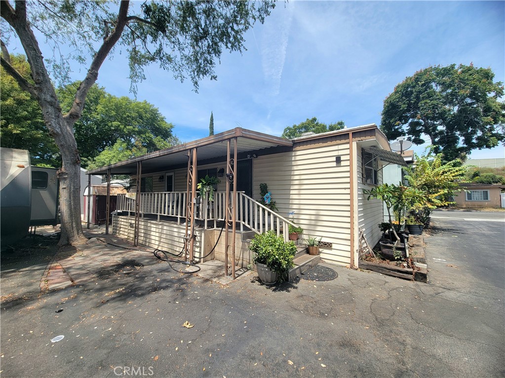 300 E Arbor St 18 Property Photo 3