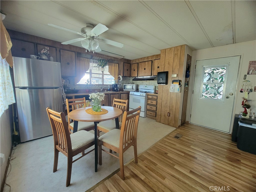 300 E Arbor St 18 Property Photo 4