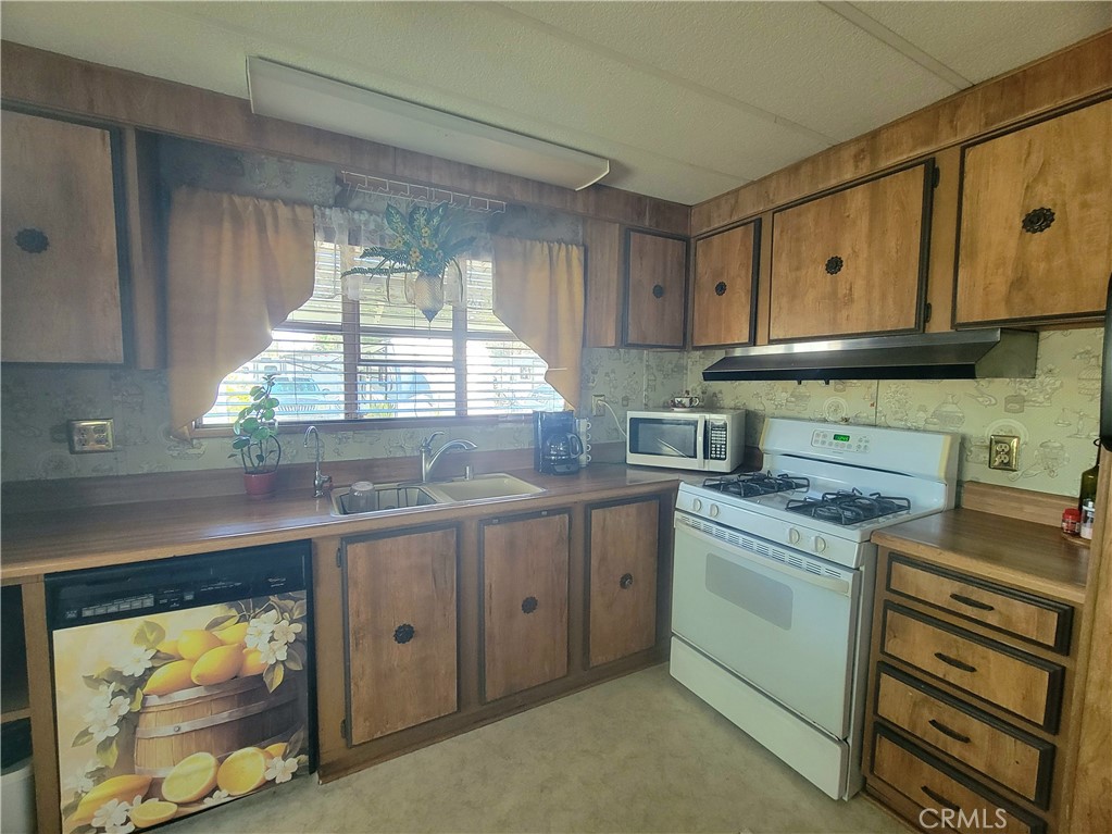 300 E Arbor St 18 Property Photo 7
