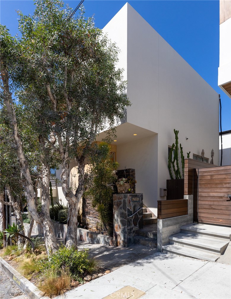 201 5th Property Photo 4