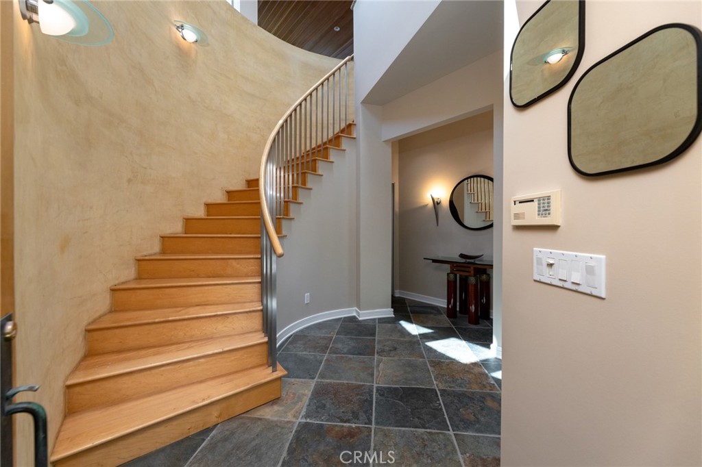 201 5th Property Photo 6
