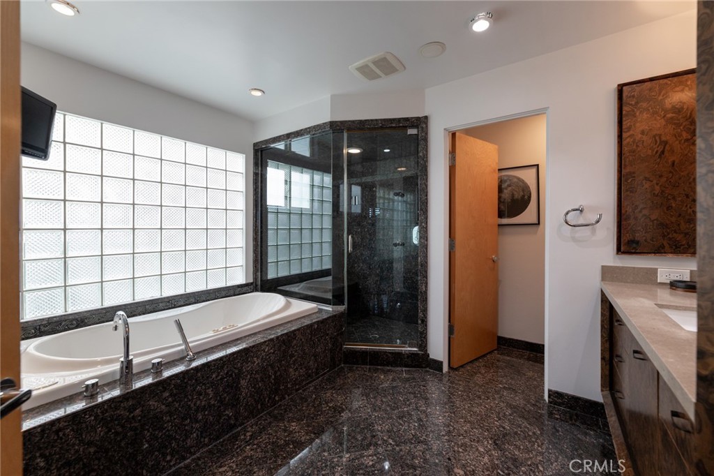201 5th Property Photo 12