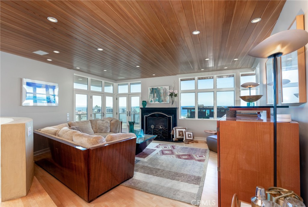 201 5th Property Photo 23