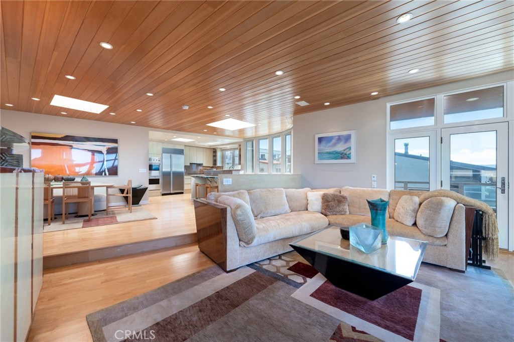 201 5th Property Photo 25