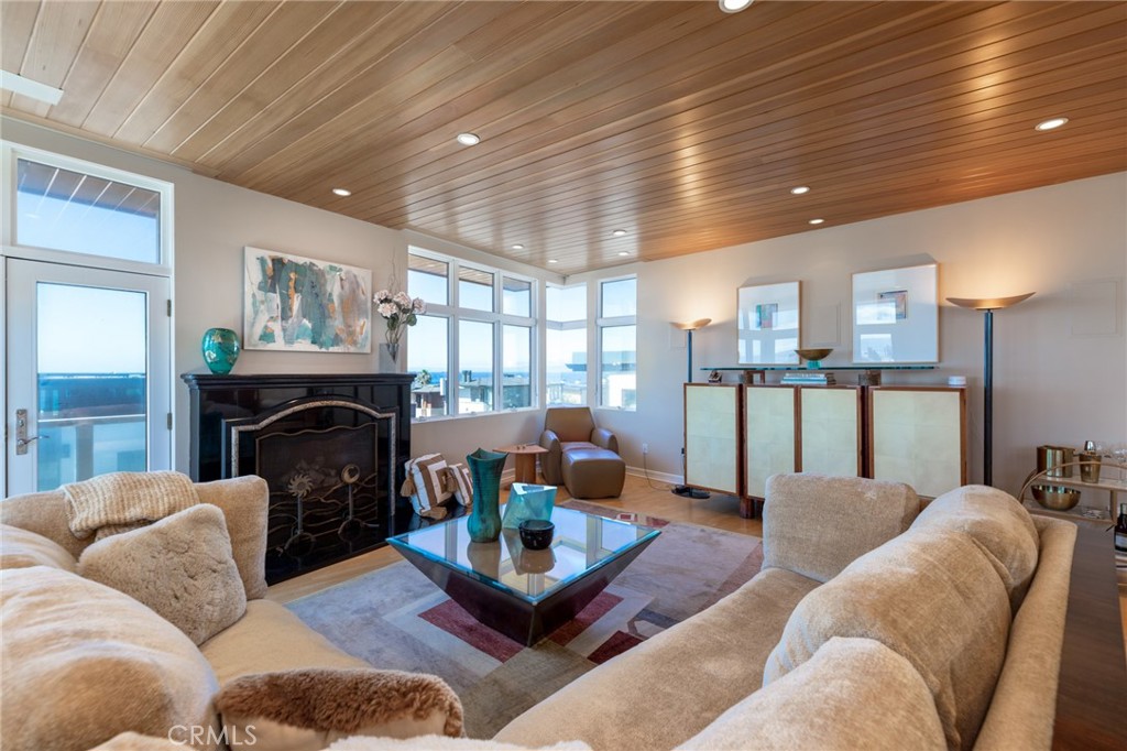 201 5th Property Photo 32