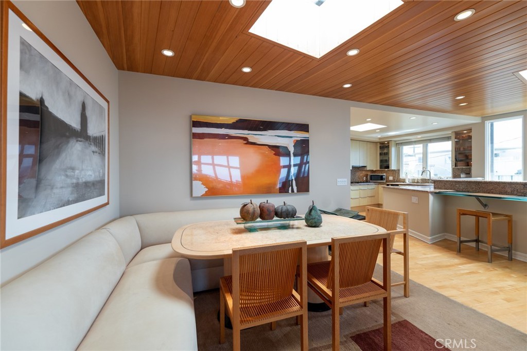 201 5th Property Photo 34
