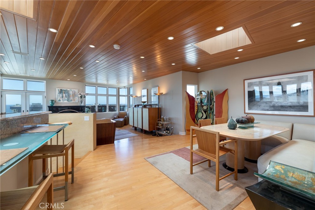 201 5th Property Photo 36