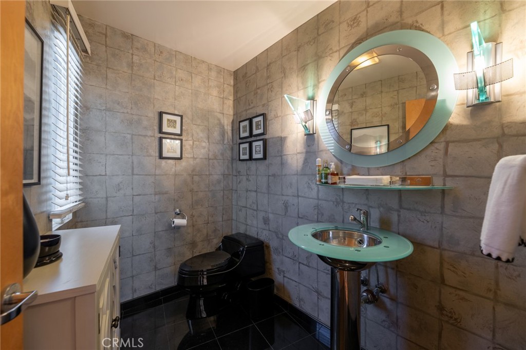 201 5th Property Photo 39