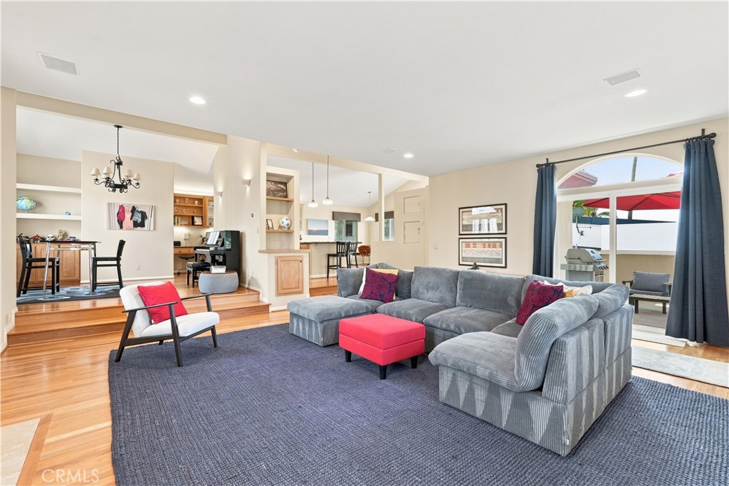 606 9th Property Photo 3