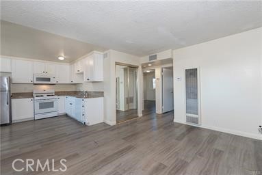 912 S Ash Avenue 6 Property Photo 5