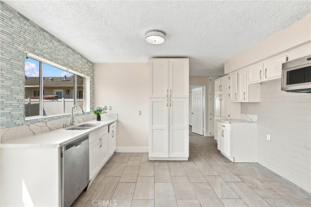 4119 W 162nd Street Property Photo 19
