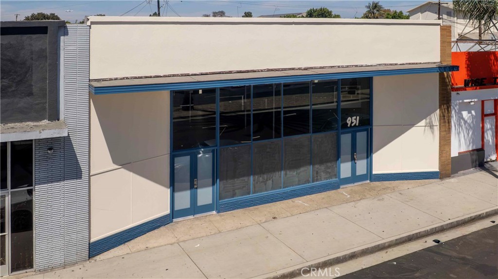 951 S La Brea Property Photo 3