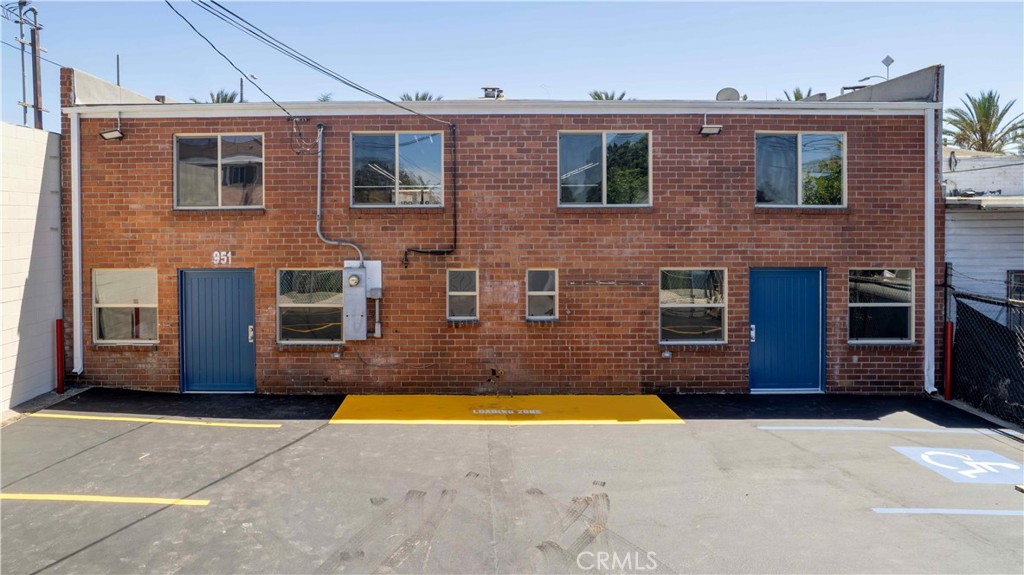 951 S La Brea Property Photo 5