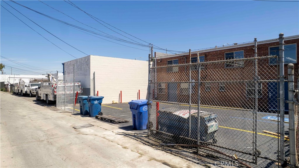 951 S La Brea Property Photo 7