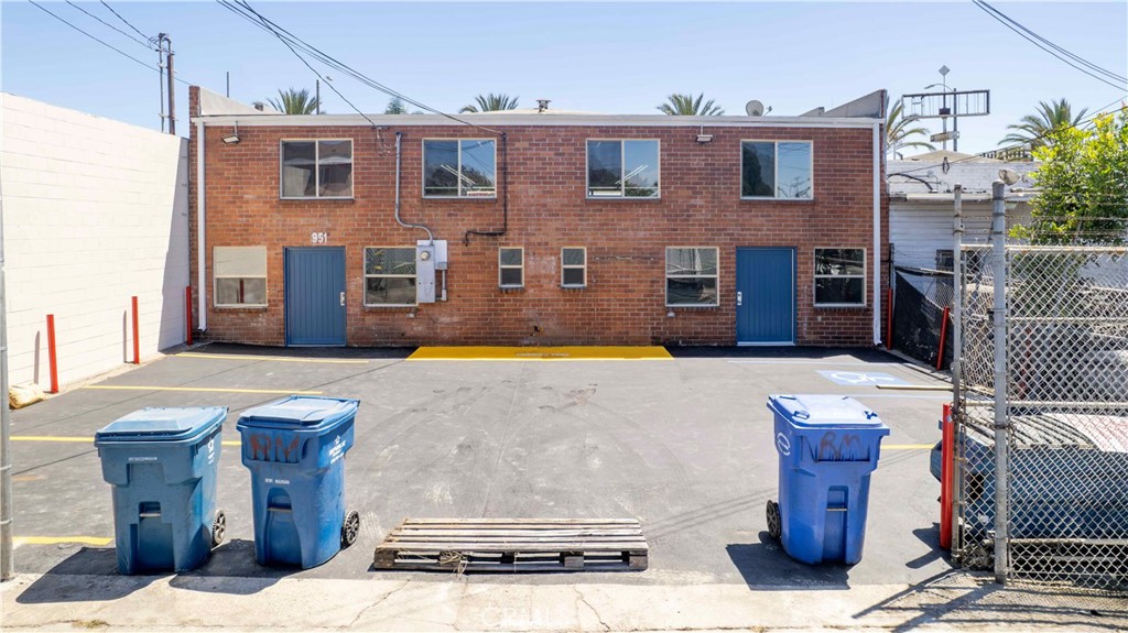 951 S La Brea Property Photo 8