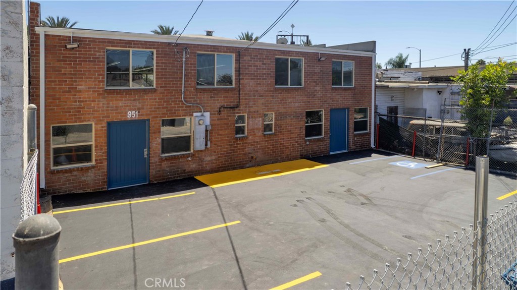 951 S La Brea Property Photo 10
