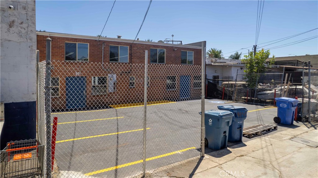 951 S La Brea Property Photo 11