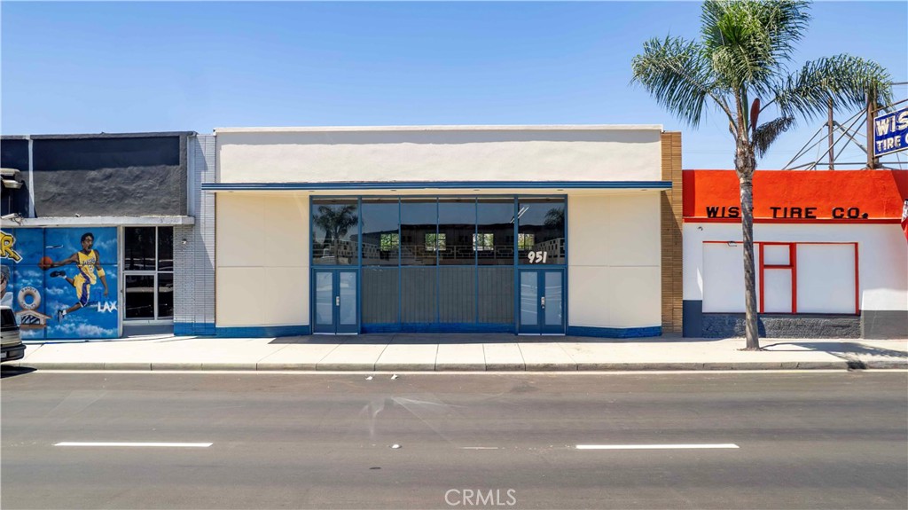 951 S La Brea Property Photo 13