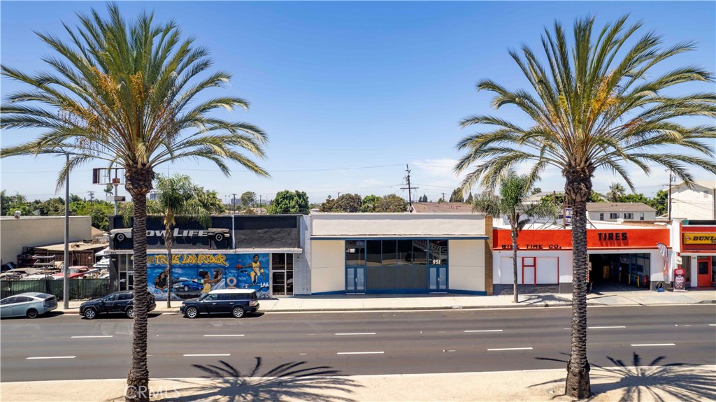 951 S La Brea Property Photo 14
