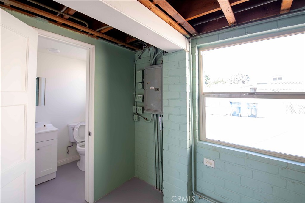 951 S La Brea Property Photo 28