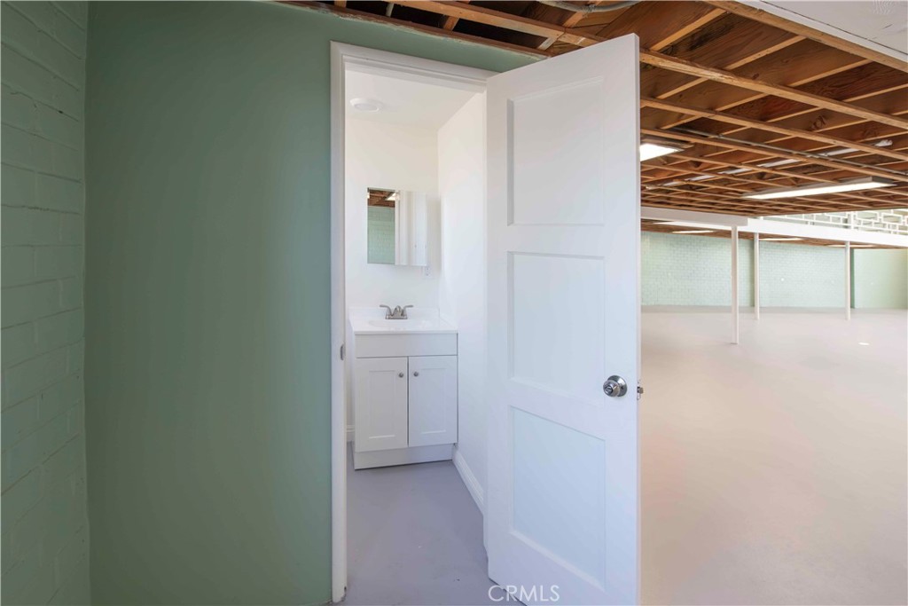 951 S La Brea Property Photo 35