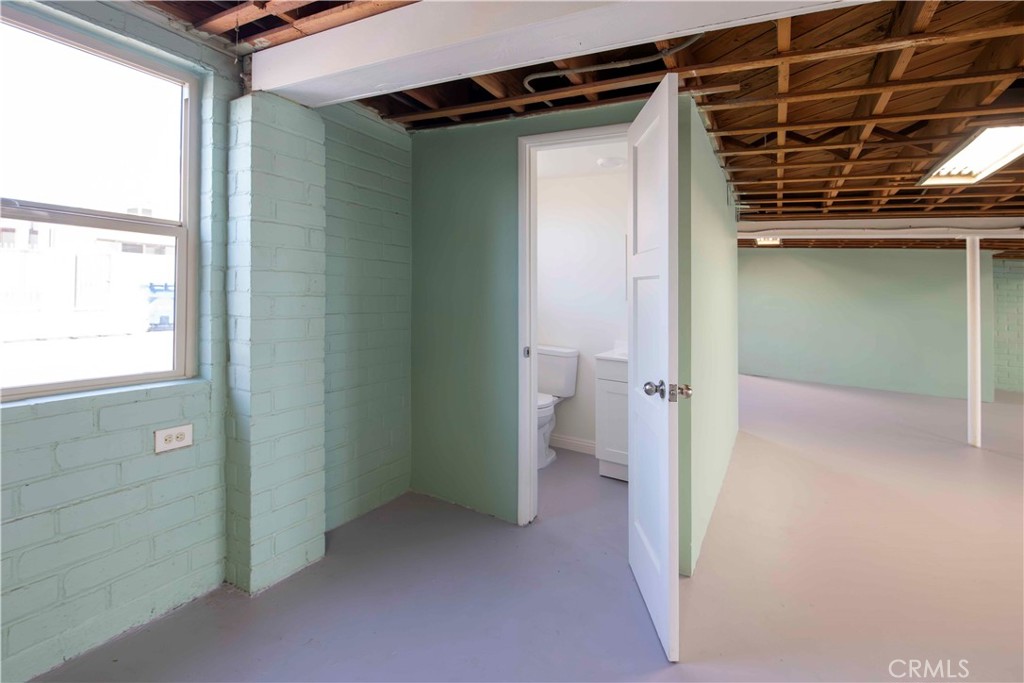 951 S La Brea Property Photo 36