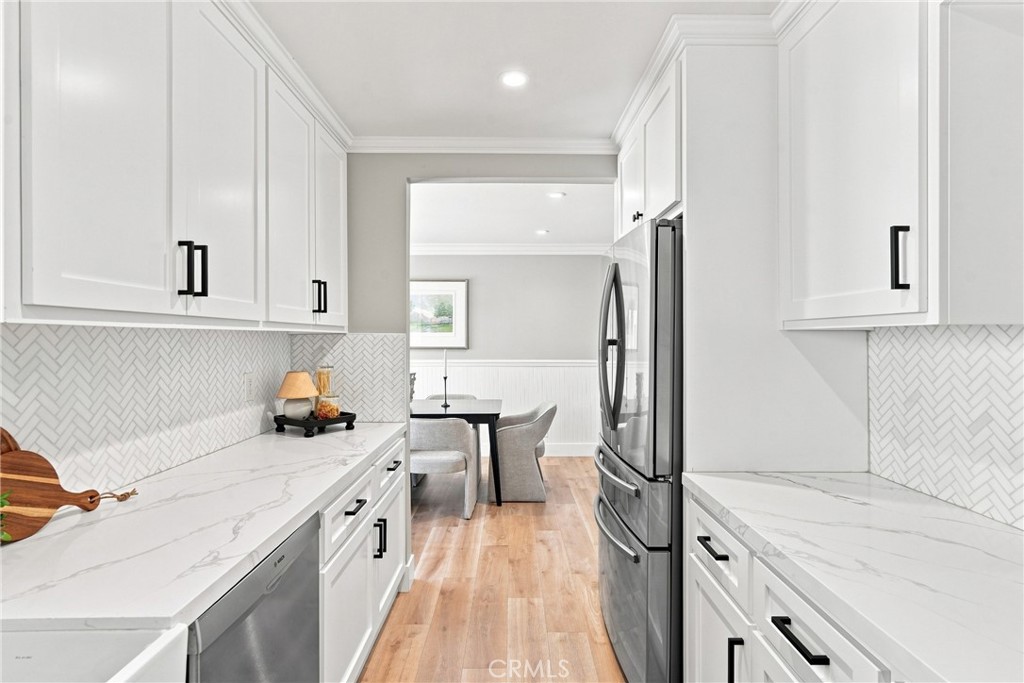 2306 Mathews Avenue 2 Property Photo 11
