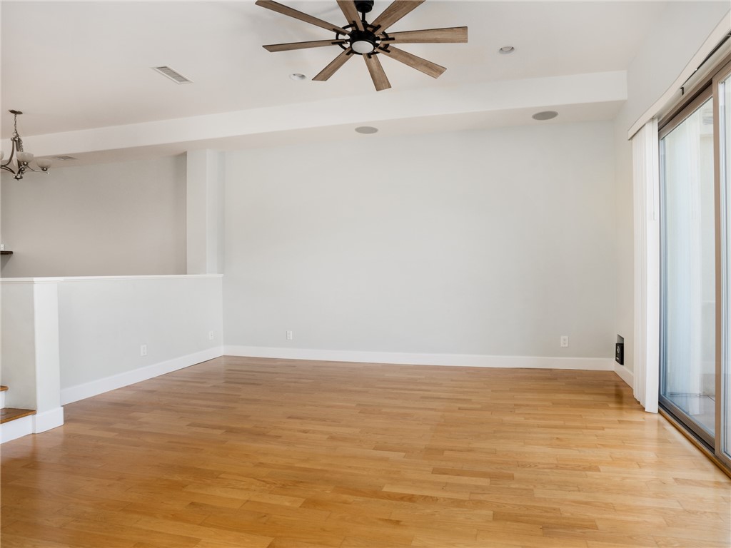 301 Kansas C Property Photo 3