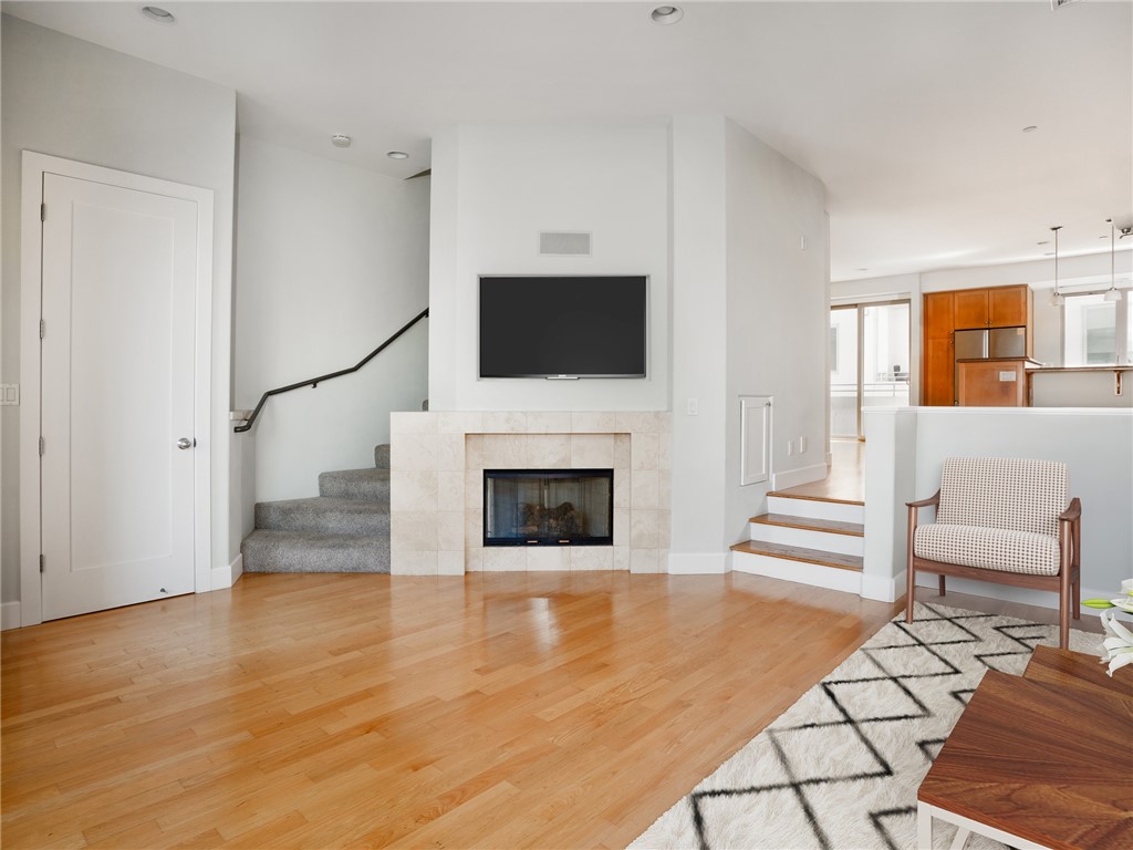 301 Kansas C Property Photo 4