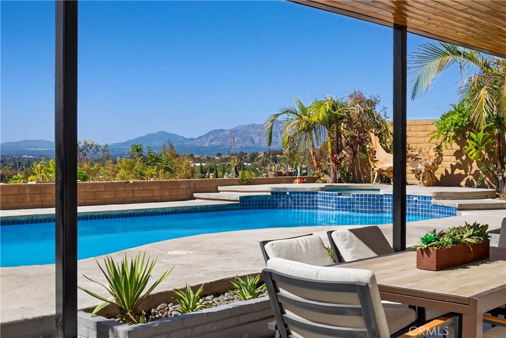 2641 Elena Property Photo 26
