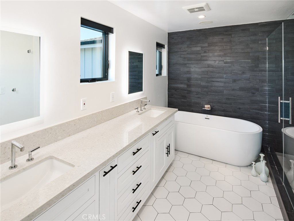 1005 E Walnut Property Photo 18