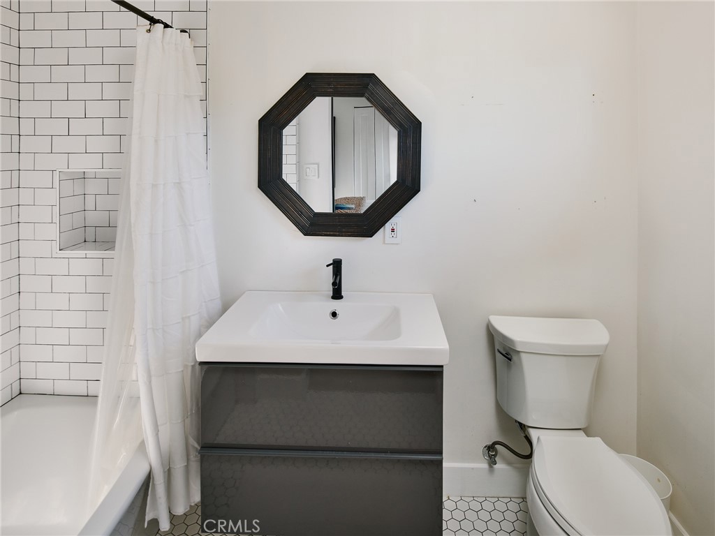1005 E Walnut Property Photo 22