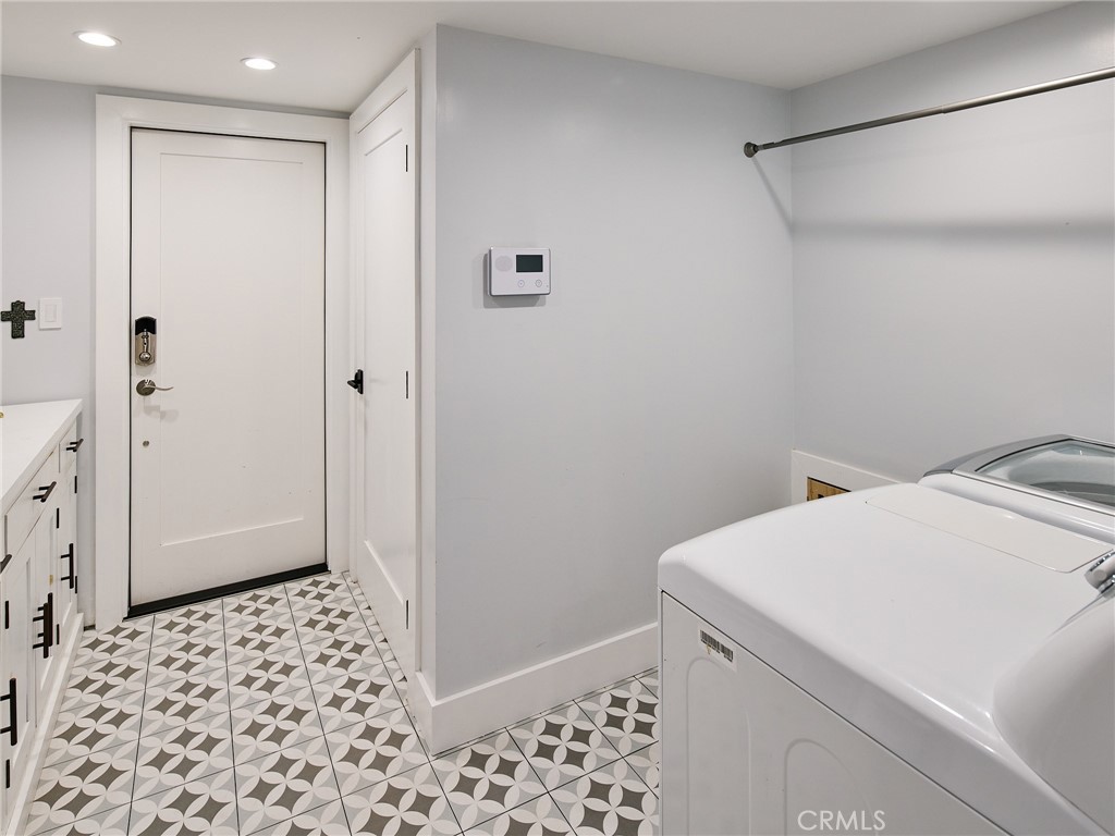 1005 E Walnut Property Photo 33
