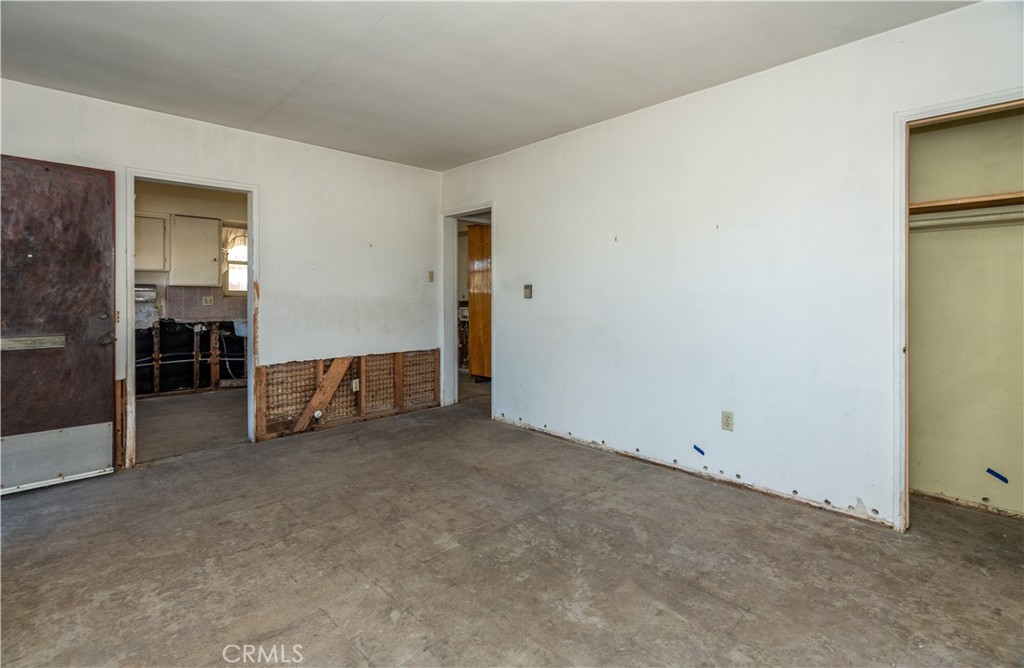 16023 S Manhattan Place Property Photo 3