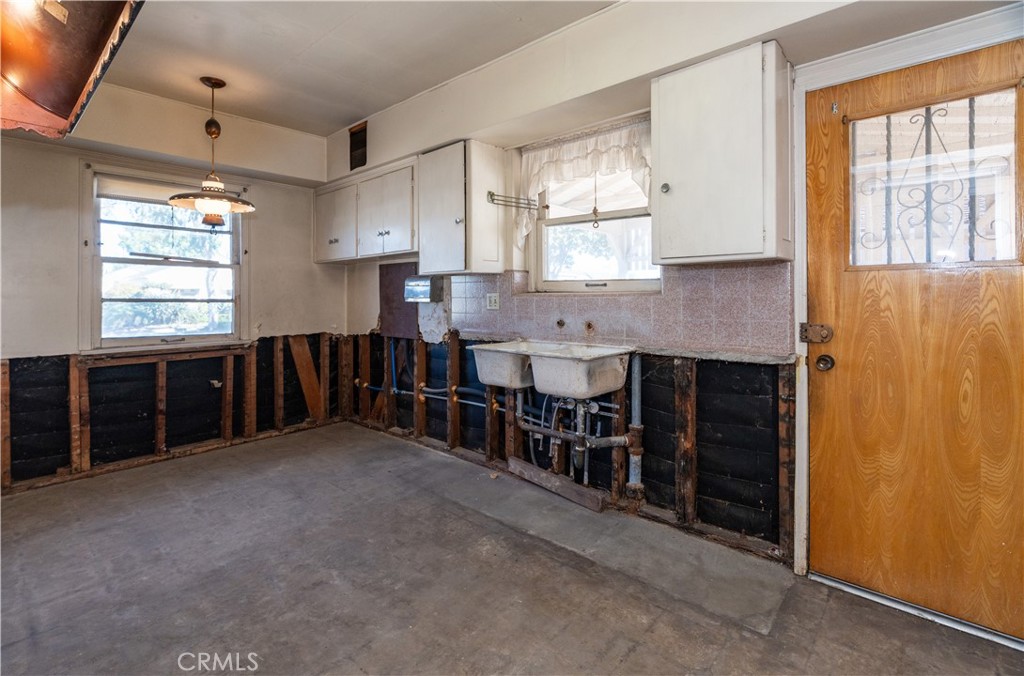 16023 S Manhattan Place Property Photo 6