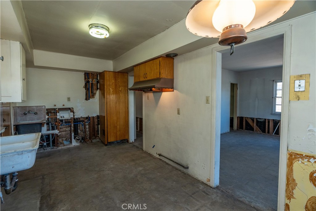 16023 S Manhattan Place Property Photo 7