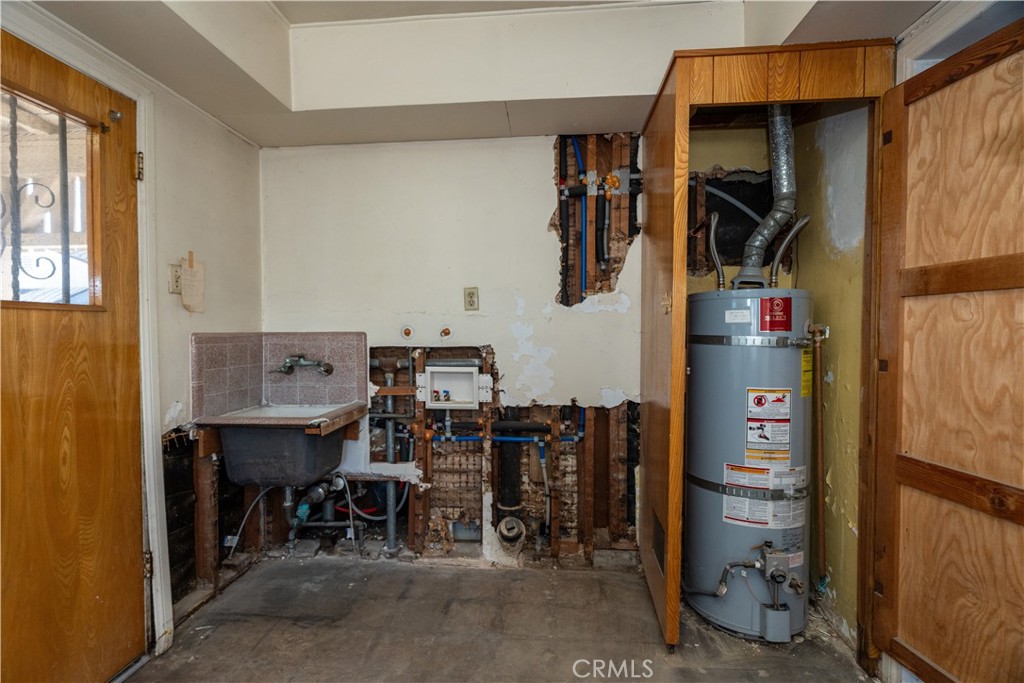 16023 S Manhattan Place Property Photo 8