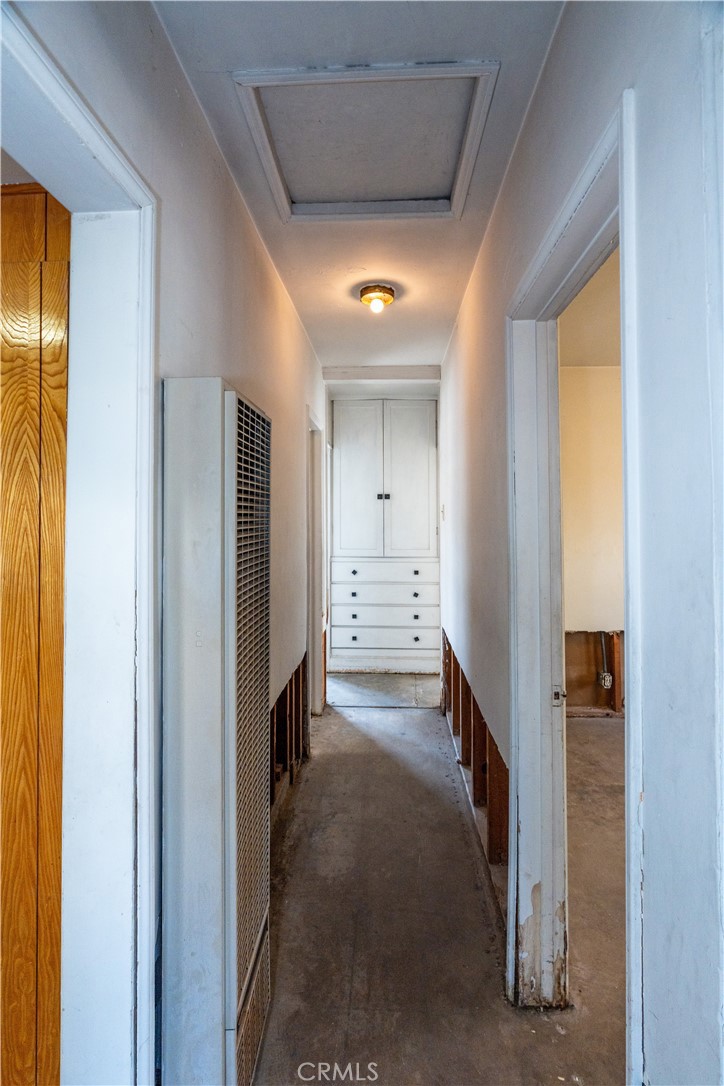 16023 S Manhattan Place Property Photo 9