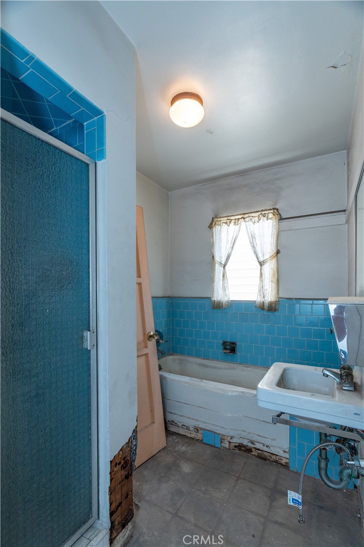 16023 S Manhattan Place Property Photo 12