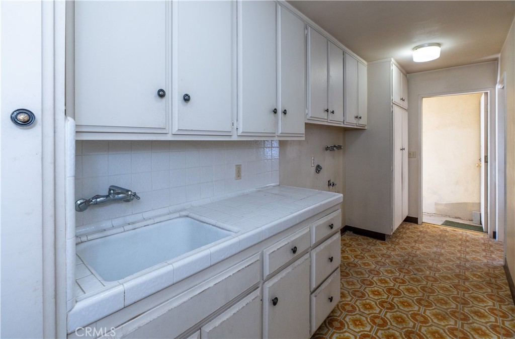 16023 S Manhattan Place Property Photo 29