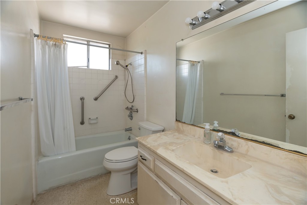 16023 S Manhattan Place Property Photo 38