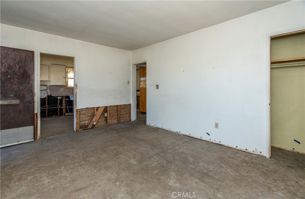 16023 S Manhattan Place Property Photo 3