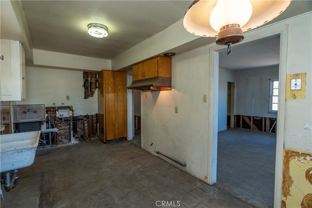 16023 S Manhattan Place Property Photo 7