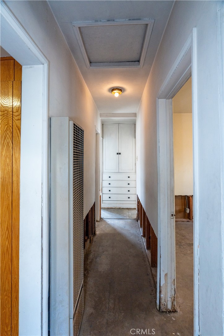 16023 S Manhattan Place Property Photo 9